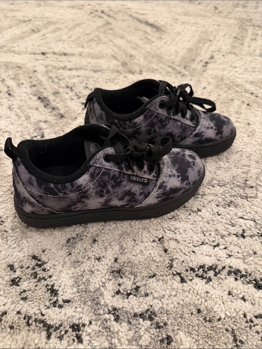 Heelys Kids Black & Gray Tie-Dye Skate Shoes